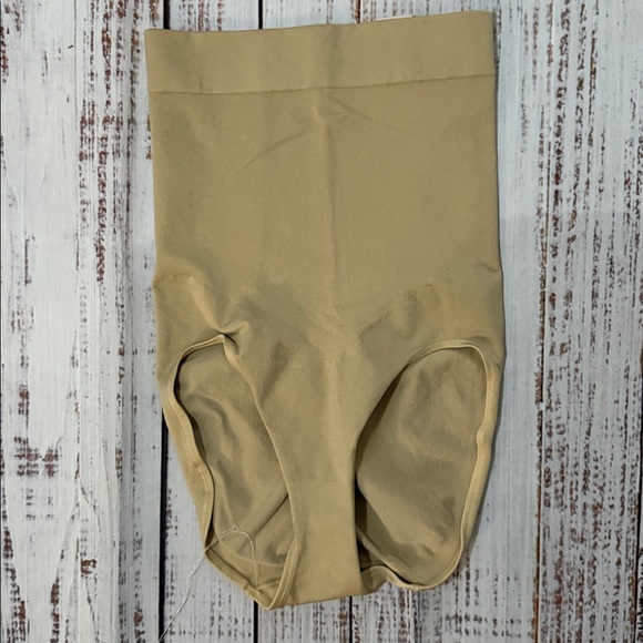 Dressbarn Nude Smooth & Slim High Waisted Shapewear 1X NWT - Picture 6 of 6